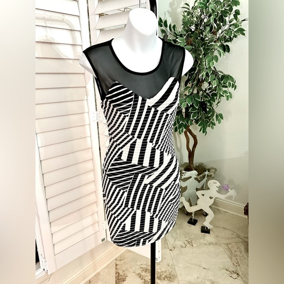 STUNNING SOPRANO Bodycon Dress w/ Mesh Top Stretch Knit in Black & White Size XS - Picture 1 of 9